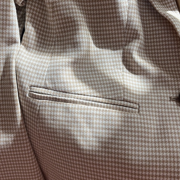 Ann Taylor beautiful Petite Blazer for Women. - Picture 16 of 16